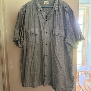 Men's Gray Button-Up Shirt
